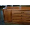 Image 2 : PALLISAR OAK DRESSER