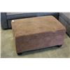 Image 2 : LARGE BROWN STORAGE OTTOMAN