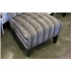 Image 2 : MODERN UPOLSTERED SLIPPER CHAIR