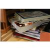 Image 2 : TWO EASELS AND LOT OF PAINTING INSTRUCTIONAL BOOKS
