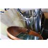 Image 2 : MARBLE CUTTING BOARDS AND POTS AND PANS