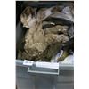 Image 1 : TOTE OF CHINA AND GLASSWARE