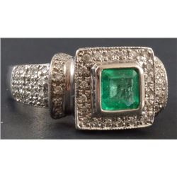 18kt White Gold Diamond & Emerald Ring
