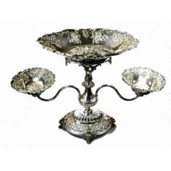 A late Victorian/Edwardian electroplate table centrepiece by Thomas Latham and Ernest Morton, raise.