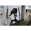 Image 2 : PRECOR EFX556 ELLIPTICAL TRAINER
