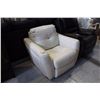 Image 2 : WHITE LEATHER CHAIR