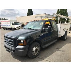 2006 FORD F-350 XL SUPER DUTY , 2 DOOR SERVICE PU, GREEN, VIN # 1FTWX32506ED90559