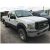 Image 2 : 2005 FORD F250 XL SUPERDUTY, WHITE, VIN# 1FTSX21535EA45874, 220,552KMS, GAS, AUTOMATIC,