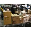 Image 2 : LARGE LOT OF DISPOSABLE TAKE-OUT CONTAINERS