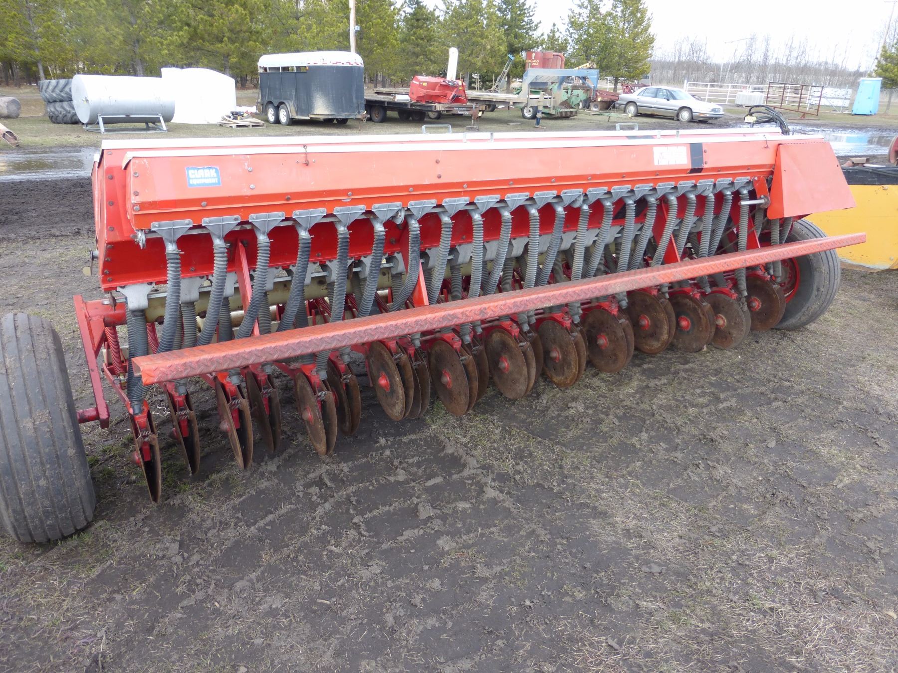 MELROE 24 RUN DISC SEED DRILL