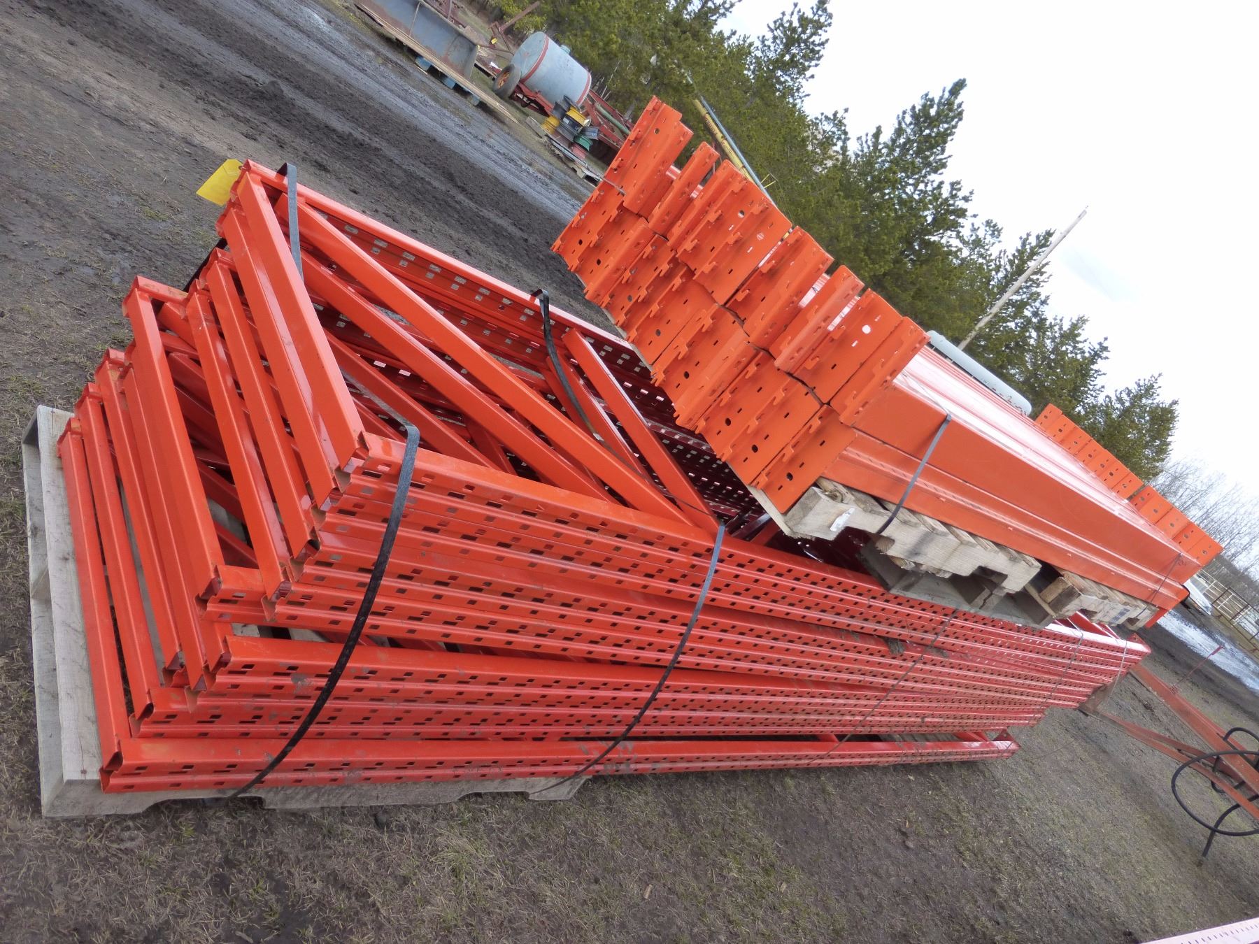 ORANGE PALLET RACKING - PALLET