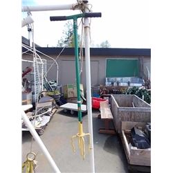 THE CLAW GARDEN TOOL