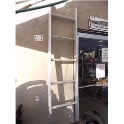 ALUMINUM LADDER - 8'