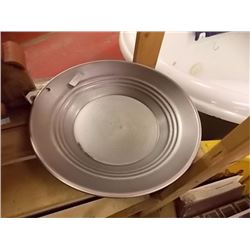 NEW GOLD PAN - ESTWING - METAL -