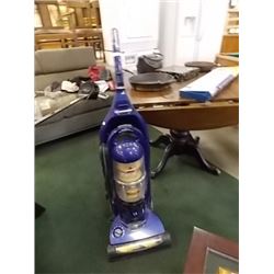 BISSEL UP RIGHT VACUMN