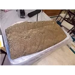 COMFORTER - QUEEN & 2 PILLOWS