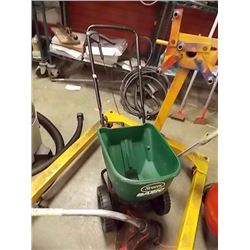 SCOTTS BASIC FERTILIZER SPREADER