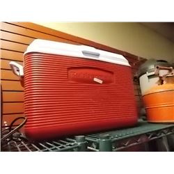 RUBBERMAID COOLER
