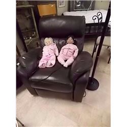 NEW BROWN LEATHER STYLE ELECTRIC RECLINER - WITH POWER CORD - STR - WORKING