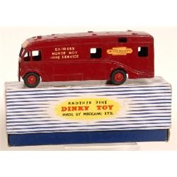 A Die Cast Dinky Super Toys Horse Box, No 981, 18 cm, boxed