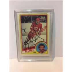 1984-85 LANNY MCDONALD SIGNED HOCKEY TRADING CARD
