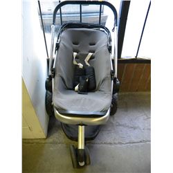 QUINNY 3 WHEEL STROLLER