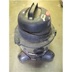 BLACK AND STAINLESS SHOP VAC