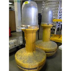 2 LIGHT BUOYS