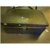Image 1 : VINTAGE WOOD TRUNK