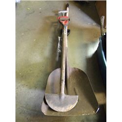 LOT OF SHOVELS AND EDGER