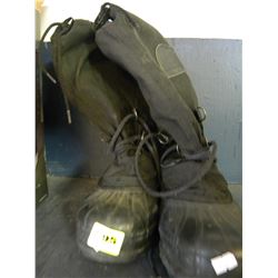 PR OF SOREL WINTER BOOTS SIZE 10