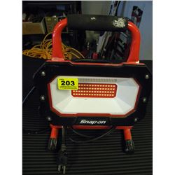 SNAOP ON PORTABLE WORKLIGHT