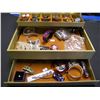 Image 1 : 30 PIECES OF JEWELERY & BOX