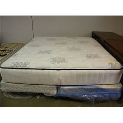 NEW KING SIZE STEARNS & FOSTER FIRM MATRESS /W BOXES