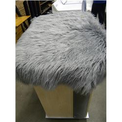 SMALL SHAG AREA RUG
