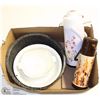 Image 1 : BOX WITH 2 COFFEE THERMOS, CASSEROLE DISHES AND