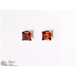 10KT WHITE GOLD GARNET STUD EARRINGS