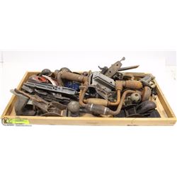 LARGE TRAY OF VINTAGE HAND TOOLS