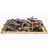Image 1 : LARGE TRAY OF VINTAGE HAND TOOLS