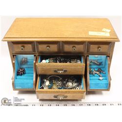 LARGE VINTAGE JEWELRY BOX W/CONTENTS