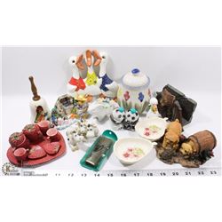 FLAT OF VINTAGE MINIATURE COLLECTABLES