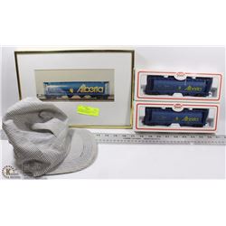 LOT OF 2 HO SCALE RAILCARS IN BOX, HERITAGE FUND