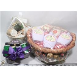 FLAT OF 3 BATH GIFT BASKETS