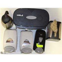 LOT WITH 3 LIQUID HAND SOAP DISPENSERS,