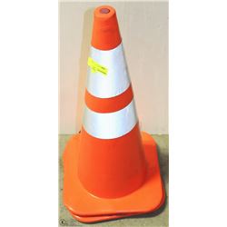 LOT OF 2 HIGH VISIBILITY PYLONS WITH REFLECTIVE