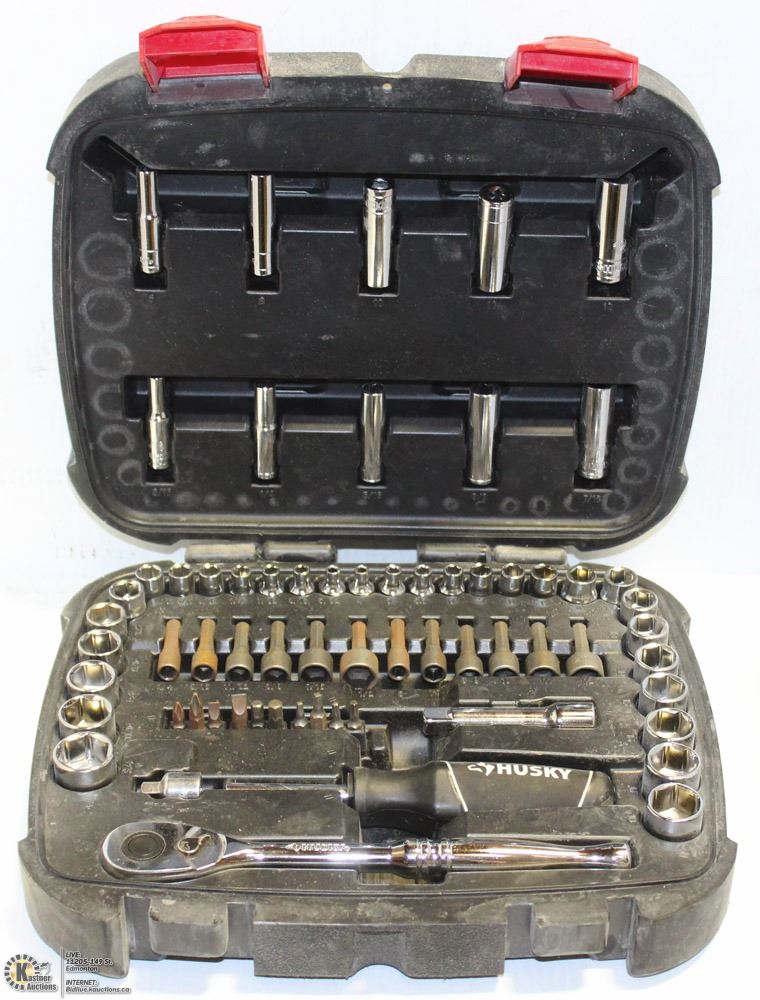 HUSKY LARGE SOCKET WRENCH SET WITH DRIVER AND