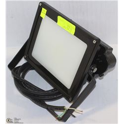 LUMISAVE INDUSTRIAL LED LIGHT FIXTURE