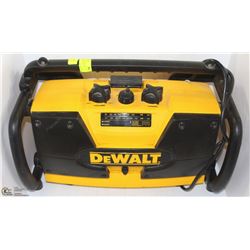 DEWALT WORKSITE RADIO & BATTERY CHARGER DW911