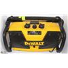 Image 1 : DEWALT WORKSITE RADIO & BATTERY CHARGER DW911