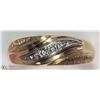 Image 1 : #46-10K Y&W GOLD 3 DIAMOND CURVE MEN'S RING